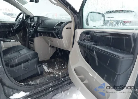 2011 Chrysler Town & Country Touring-L z USA, uszkodzony, nr VIN 2A4RR8DG8BR800566